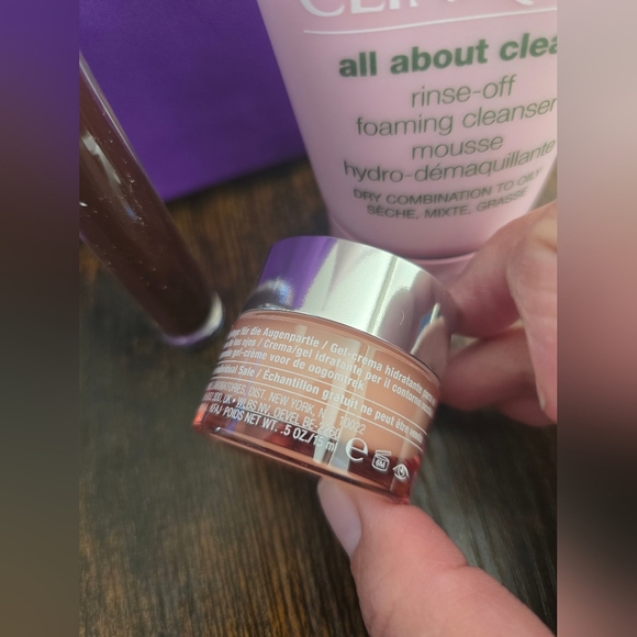 Clinique, Skincare/Makeup, 4 Piece Bundle Set - Picture 6 of 11